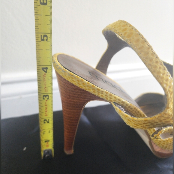 Yellow Moda Spana heels, Snake Pattern, Size 8, with Cork platform - Picture 5 of 6